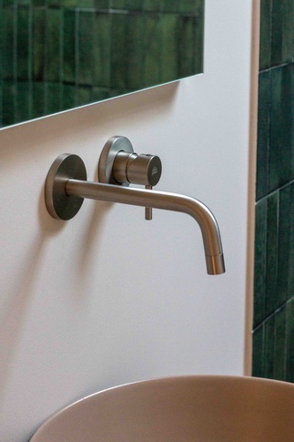 Bagno di Servizio in stile minimal di 5 di YY studio Bagno di Servizio in stile minimal di 5 di YY studio