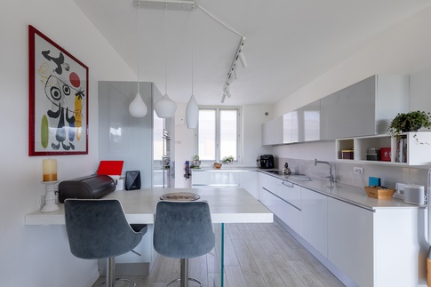 Open Space in stile contemporaneo di 41 di Mobili Vivarelli S.R.L. Open Space in stile contemporaneo di 41 di Mobili Vivarelli S.R.L.