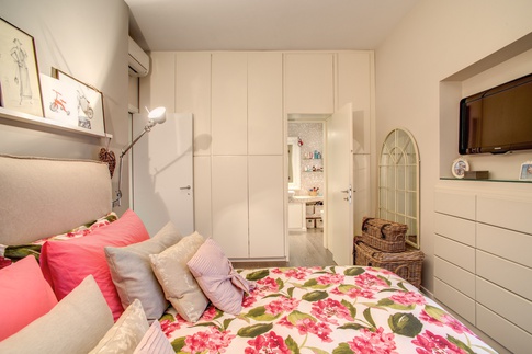 Camera da Letto in stile contemporaneo di 14 di MOB Architects