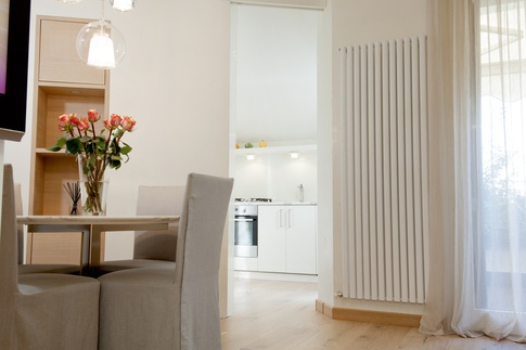Sala da Pranzo in stile contemporaneo di 8 di Elena Vigano' Architetto
