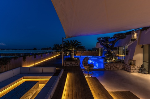 Terrazza in stile moderno di 250 di MOB Architects
