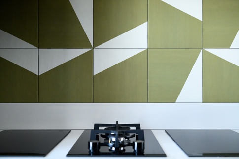 Cucina in stile contemporaneo di 15 di Re-Built Studio