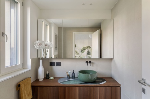 Bagno in stile moderno di 1 di Chantal Forzatti architetto