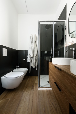 Bagno in stile contemporaneo di 4 di srv.architetti Bagno in stile contemporaneo di 4 di srv.architetti