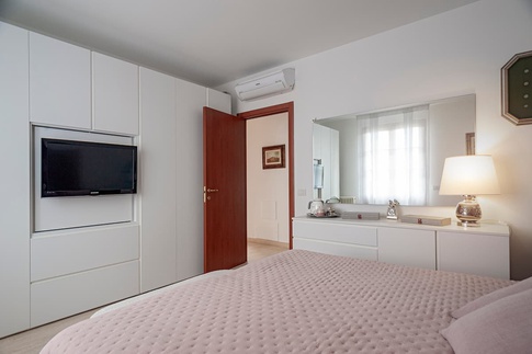Camera da Letto in stile moderno di 16 di Luca Bucciantini Architettura d' Interni