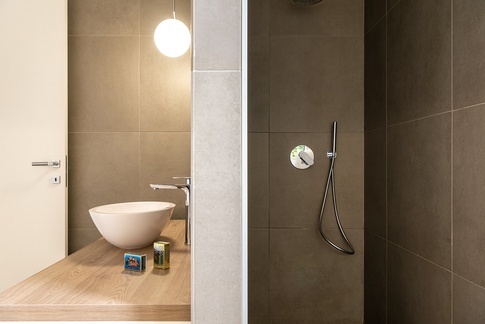 Bagno in stile contemporaneo di 7 di italo armone design studio Bagno in stile contemporaneo di 7 di italo armone design studio