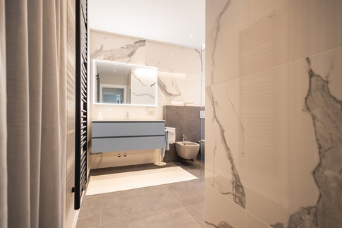 Bagno in stile contemporaneo di 6 di Architetto Zavagnini Daniele