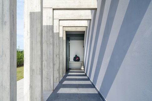 Ingresso in stile contemporaneo di 11 di DQA Studio di architettura Ingresso in stile contemporaneo di 11 di DQA Studio di architettura