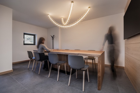 Open Space in stile moderno di 200 di Arredamenti Andalo