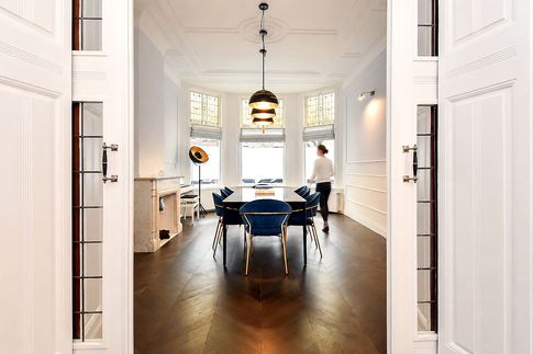Sala da Pranzo in stile moderno di 20 di Equus Architects