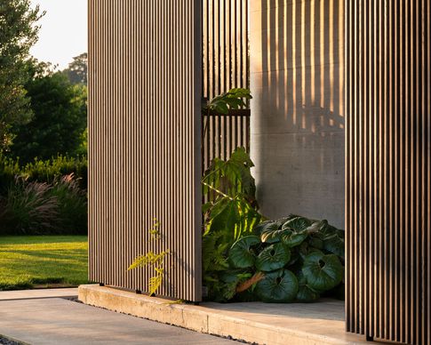 Giardino in stile minimal di 300 di Didonè Comacchio Architects