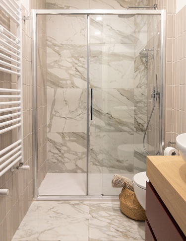 Bagno in stile contemporaneo di 6 di FRdesign