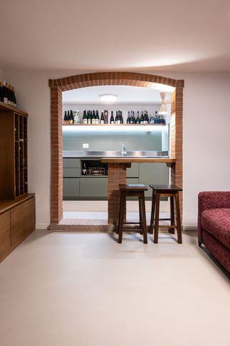 Taverna in stile contemporaneo di 45 di MANUARINO architettura design comunicazione