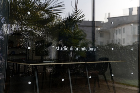 Open Space in stile minimal di 80 di HV8 Architettura