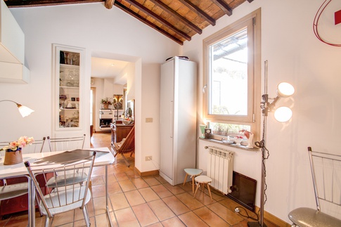 Cucina in stile coloniale di 15 di MOB Architects