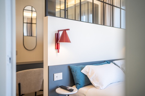 Camera da Letto in stile contemporaneo di 13 di FCInteriorDesignStudio | Camera da Letto in stile contemporaneo di 13 di FCInteriorDesignStudio |