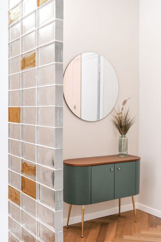 Ingresso in stile contemporaneo di 10 di Caprioli Architetti