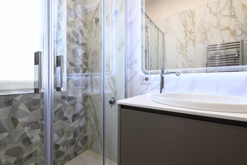 Bagno in stile moderno di 4 di Architetto Valentina Solano