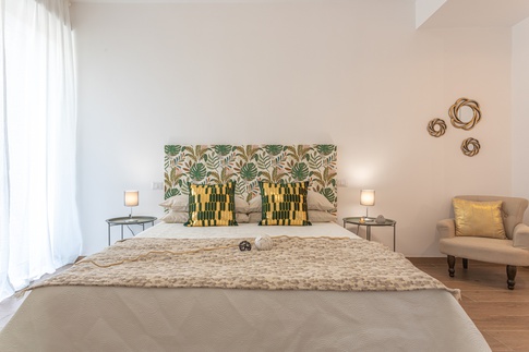 Camera da Letto in stile contemporaneo di 14 di Arch.j Floriana Ferraioli Camera da Letto in stile contemporaneo di 14 di Arch.j Floriana Ferraioli