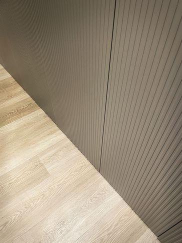 Corridoio in stile moderno di 8 di Silvia Aquilani . Design studio