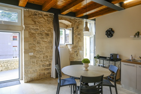 Open Space in stile rustico di 28 di ValentinaZoccoArchitetto