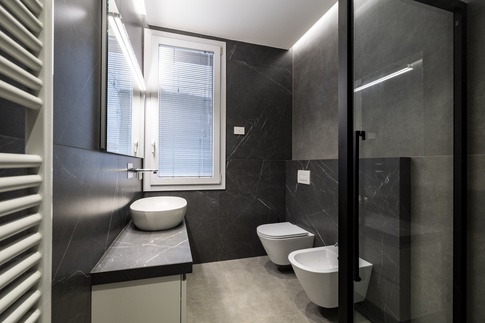 Bagno in stile moderno di 5 di Architetto Zavagnini Daniele