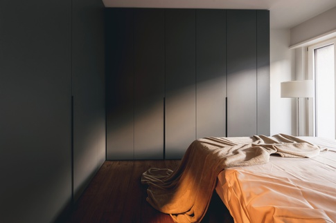 Camera da Letto in stile contemporaneo di 22 di Annalisa Carli Architetto