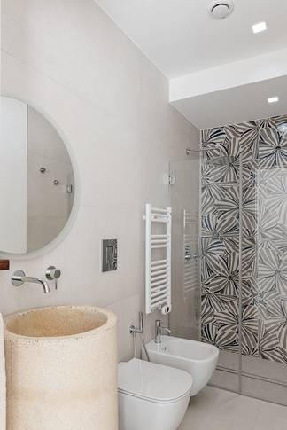 Bagno in stile contemporaneo di 4 di MANUARINO architettura design comunicazione