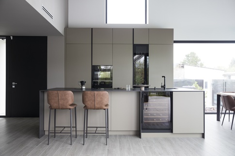 Cucina in stile moderno di 40 di WPVA Walter Pescarollo-Vivan Architects