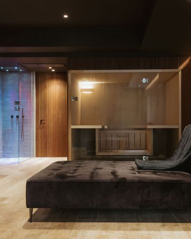 Home Theatre in stile moderno di 130 di GIOVANNI SELLITRI STUDIO