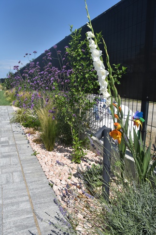 Giardino in stile cottagecore di 22 di Ndesign studio Giardino in stile cottagecore di 22 di Ndesign studio