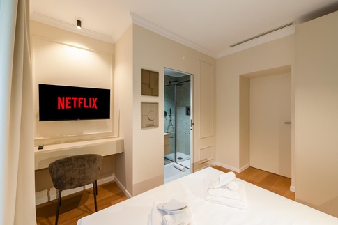 Camera da Letto in stile contemporaneo di 18 di FCInteriorDesignStudio |