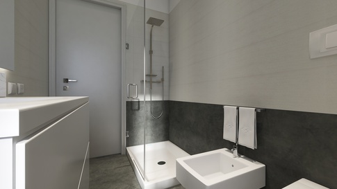 Bagno in stile moderno di 5 di Nicoletta Russo Interior Designer