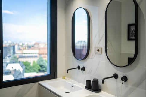 Bagno in stile contemporaneo di 5 di FCInteriorDesignStudio |
