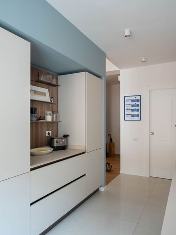 Cucina in stile moderno di 10 di Equus Architects