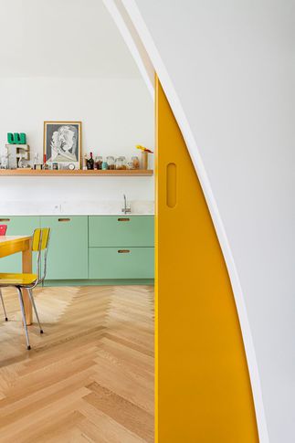 Open Space in stile contemporaneo di 25 di tIPS ARCHITECTS