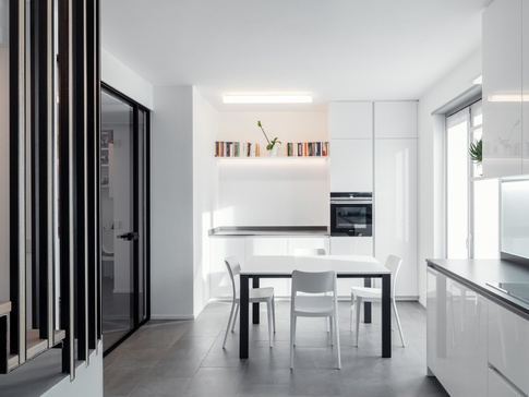 Cucina in stile moderno di 18 di Moroni Architettura 2.0