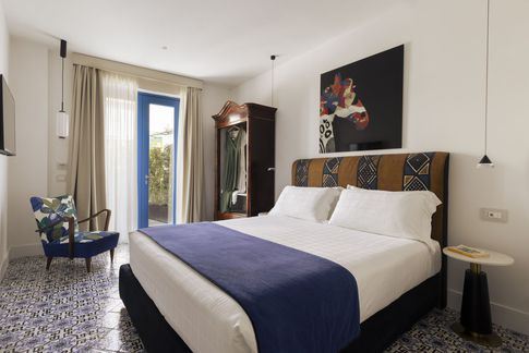 Camera da Letto in stile mediterraneo di 100 di Coluccio architetti