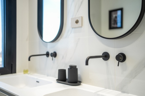 Bagno in stile contemporaneo di 5 di FCInteriorDesignStudio |