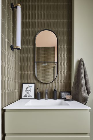 Bagno di Servizio in stile contemporaneo di 3 di chromastudio Bagno di Servizio in stile contemporaneo di 3 di chromastudio