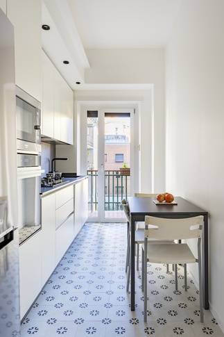 Cucina in stile contemporaneo di 8 di Valentina Varricchio Architetto Cucina in stile contemporaneo di 8 di Valentina Varricchio Architetto