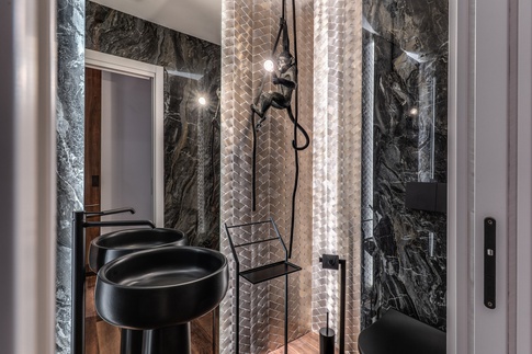 Bagno in stile contemporaneo di 3 di MOB Architects