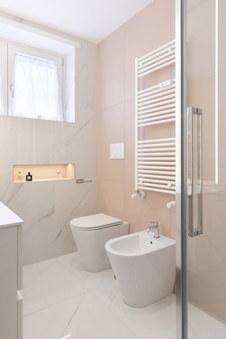 Bagno in stile contemporaneo di 4 di Alessandra Avagnano Architetto