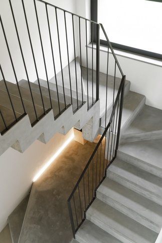 Scale in stile soft industrial di null di Simona Fogalesi interior designer