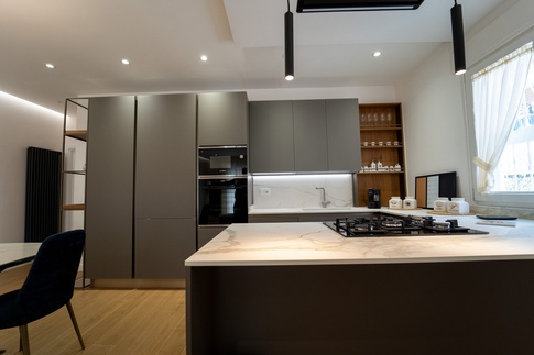 Cucina in stile moderno di 16 di Sara ristrutturare