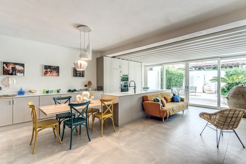 Open Space in stile contemporaneo di 50 di MOB Architects
