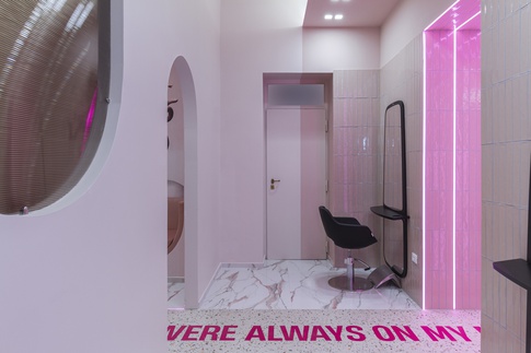 Open Space in stile pop art di 80 di Carusone D+B Open Space in stile pop art di 80 di Carusone D+B