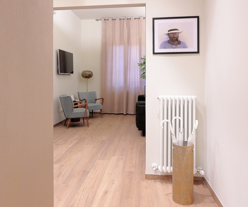 Soggiorno in stile contemporaneo di 16 di Moltefacce SRL