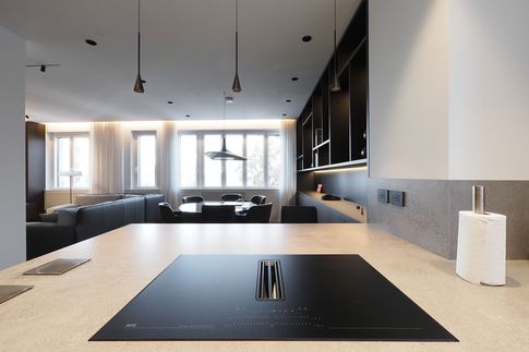 Cucina in stile moderno di 10 di Desearq studio - architettura e interior design
