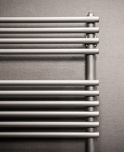 Bagno in stile contemporaneo di 4 di DOME studio